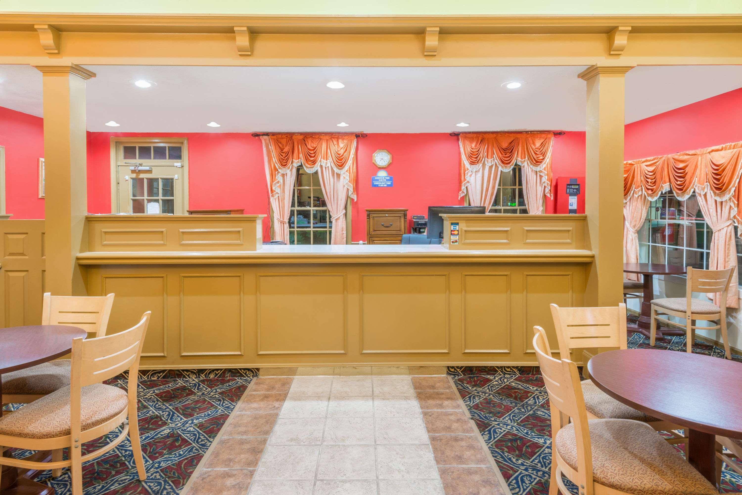 Days Inn By Wyndham Ottawa Экстерьер фото
